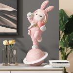 Tượng cô bé thỏ trên hành tinh CD1466