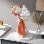 Tượng cô gái ôm kem trang trí CD1440