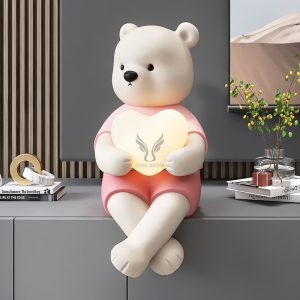 Tượng gấu ôm trái tim đặt kể tủ CD1482