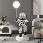Tượng phi hành gia mẫu mới cầm bóng CD1437