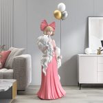 Tượng cô gái cầm bóng