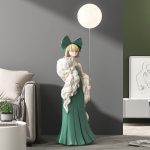 Tượng cô gái cầm bóng
