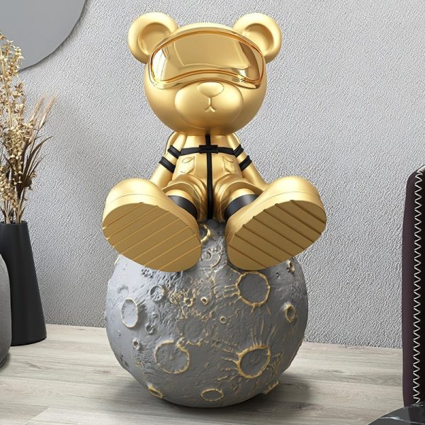 Tượng gấu ngồi trên hành tinh