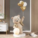 Tượng gấu tâng bóng