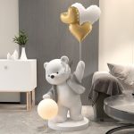 Tượng gấu tâng bóng