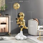 Tượng phi hành gia cưỡi tên lửa