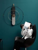 Đồng hồ treo tường phòng khách cá tính trang trí tường nền tối giản CD31232